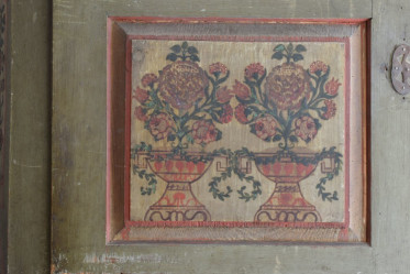 Malovaná šatní skříň, 1820.